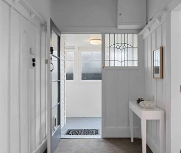 ST MARTINS - THREE BEDROOM HOUSE, PET NEGOTIABLE - Photo 5