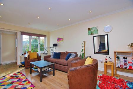 4 bedroom semi-detached house to rent - Photo 3