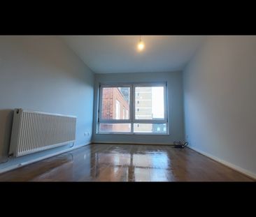 2 Bed Flat, Barking, IG11 - Photo 1