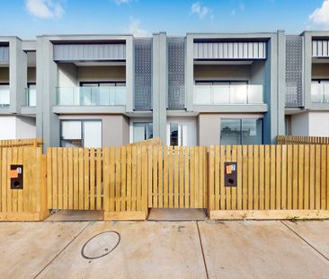 7 Bodega Walk, Brookfield VIC 3338 - Townhouse For Rent | Domain - Photo 3