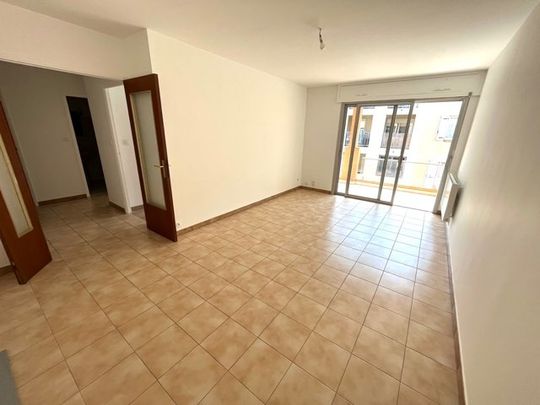 Location Appartement 2 pièces 47m² SANARY SUR MER 83110 - Photo 1
