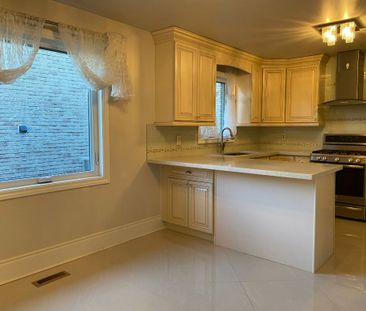 For Lease - 151 Chalfield Lane, Mississauga, Ontario - Photo 6