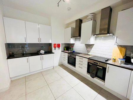 1 bedroom in a house share to rent - Photo 3