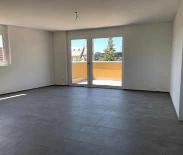 Moderne 2.5 Zimmer Attikawohnung in Bülach zu vermieten - Photo 2
