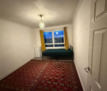 Room in a Shared House, London, IG11 - Photo 4