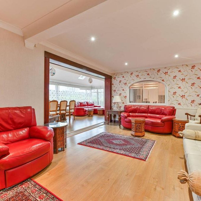 4 bedroom detached house to rent - Photo 1