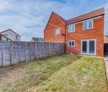 3 bedroom terraced house to rent - Photo 3