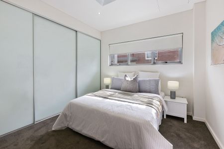 Fantastic Location & Beautifully Renovated | Three Bedroom Apartment - Photo 3