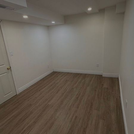 For Lease - 110 Warwick Crescent, Newmarket, Ontario - Photo 4