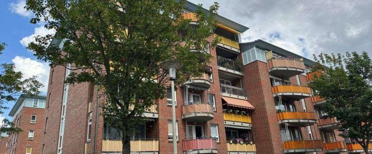 ***SCHÖNE 3 RAUMWOHNUG~TOLLE LAGE~AUFZUG~GROSSER BALKON*** - Photo 1