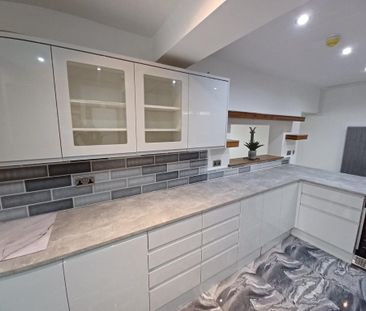 4 bedroom detached house to rent - Photo 3
