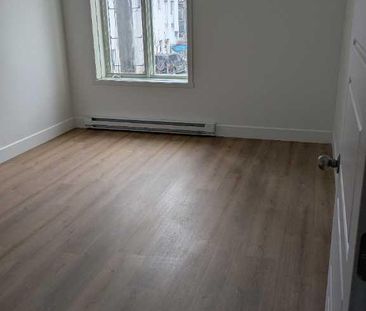 5 1/2 à louer - Photo 2