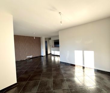 Location Appartement 3 pièces 60m² MARSEILLE 9ème - Photo 2