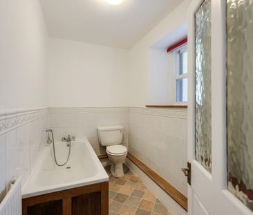 2 Bed Flat - Photo 6