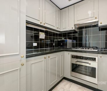 PERFECTLY POSITIONED | Furnished - Photo 4