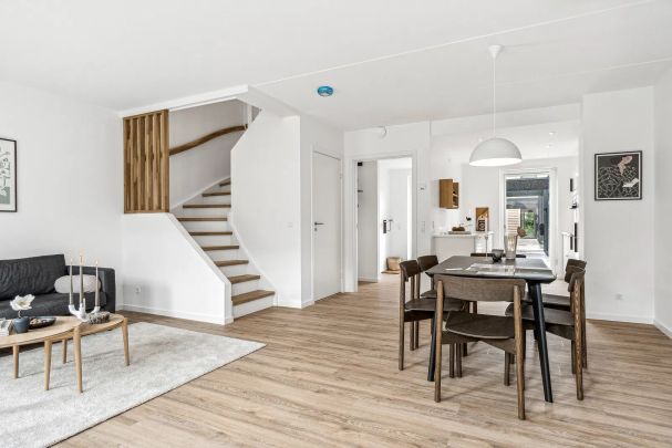 Moderne rækkehus med lys og funktionalitet i Gistrup - Photo 1