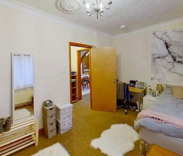 5 bedroom semi-detached house to rent - Photo 5