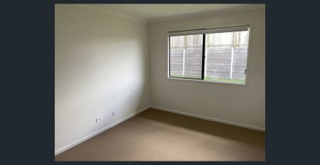 Two living areas, One Neighbour - Photo 2