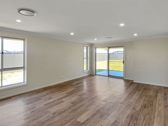 Four Bedroom Home in Popular Southlakes Estate - Photo 1