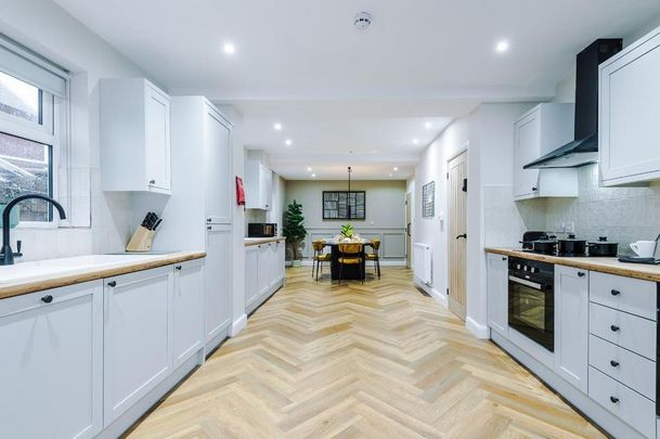 1 bedroom in a house share to rent - Photo 1