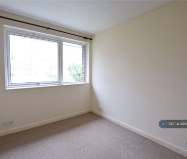 2 bedroom maisonette to rent - Photo 2