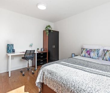 3 bedroom flat to rent - Photo 4