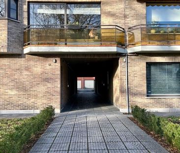 Ruim gerenoveerd eerste verdiep in woonpark bij dorpscentrum - Photo 1