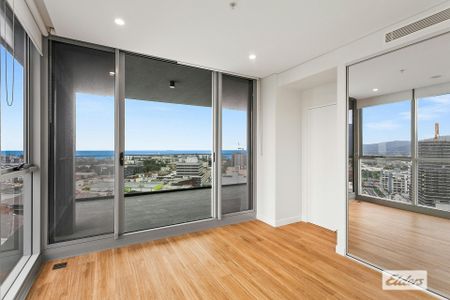 Stunning 9th Floor Apartment with Breathtaking Views in the Heart of Wollongong - Photo 2