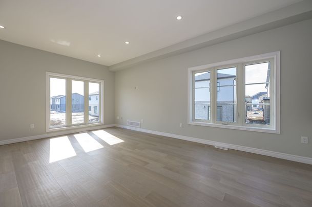 For Lease - 3650 SOUTHBRIDGE Avenue, London South, Ontario - Photo 1