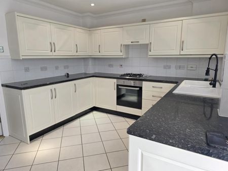 3 Bedroom House To Let - Photo 4