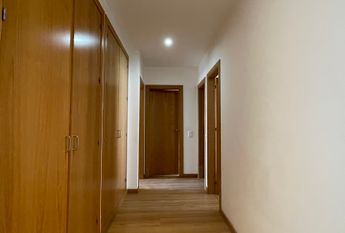 Apartamento T3 com estacionamento e vista de mar em Santo Amaro de Oeiras