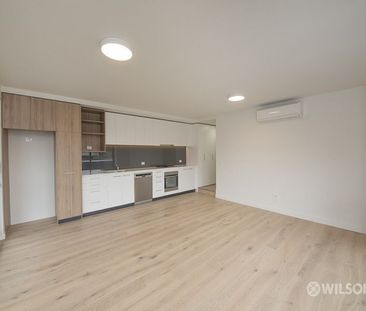 Gorgeous modern 2 bedroom apartment - Photo 2