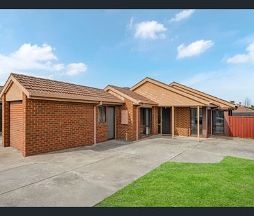 31 Newlyn Drive, Craigieburn, Vic 3064 - Photo 1