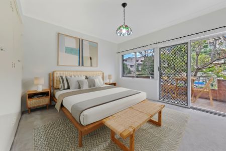 Spacious & Light-Filled 2-Bedroom Apartment With Renovated Bathroom - Photo 3