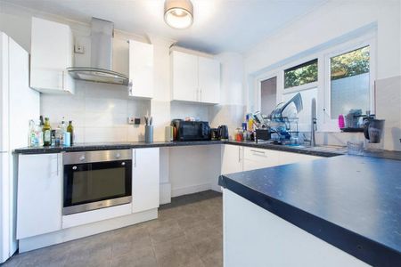 3 bedroom flat to rent - Photo 5