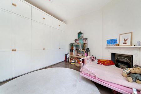 3 bedroom flat to rent - Photo 4