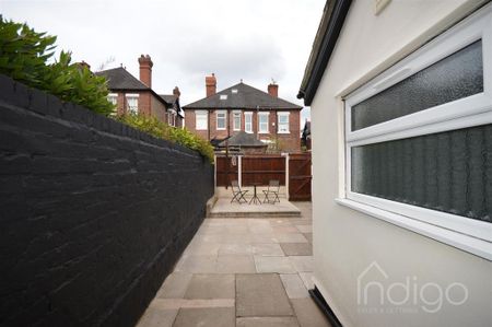 1 bedroom in a house share to rent - Photo 4