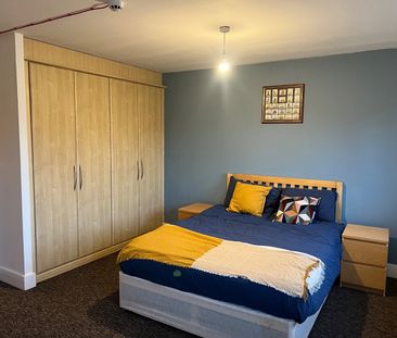 Room in a Shared House, Pavilion Square, SW17 - Photo 5