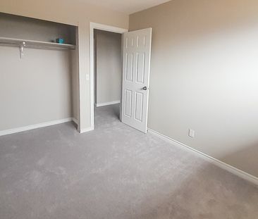 Brentwood Village Townhouse – 3 Bed & Private Yard. - Photo 6