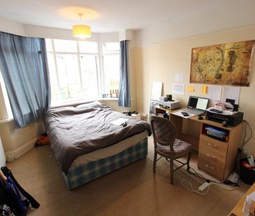 4 bedroom end of terrace house to rent - Photo 2