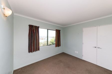 Kelvin Grove - 4 Bedrooms - Photo 2