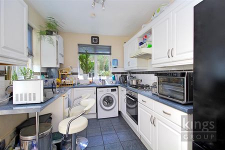 2 Bedroom House - Terraced To Let - Photo 3