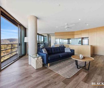 LAVISH LIVING ON THE LAKE - Photo 1