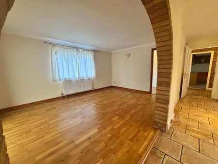 4 bedroom detached house to rent - Photo 2