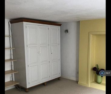 1 bedroom in a flat share to rent - Photo 5