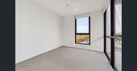 Modern apartment, great location 2 bedroom 2 Bathroom and Secure Car spot - Photo 4