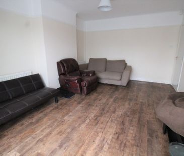 6 bedroom Semi-detached house to rent - Photo 2