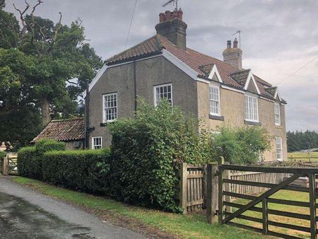 Two Bedroom Semi Detached Residential House in a village location - Photo 5