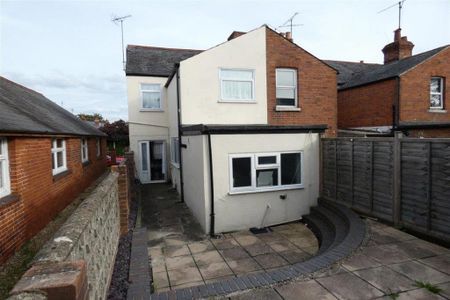 3 bedroom terraced house to rent - Photo 3