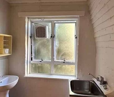 Self-Contained 2-Bedroom Flat | One Tree Hill - Photo 2